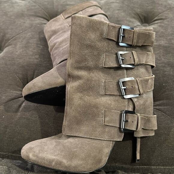 Guess by Marciano PMDAYLEE Gray Suede heeled ankle boot size 8 1/2 - Picture 1 of 4